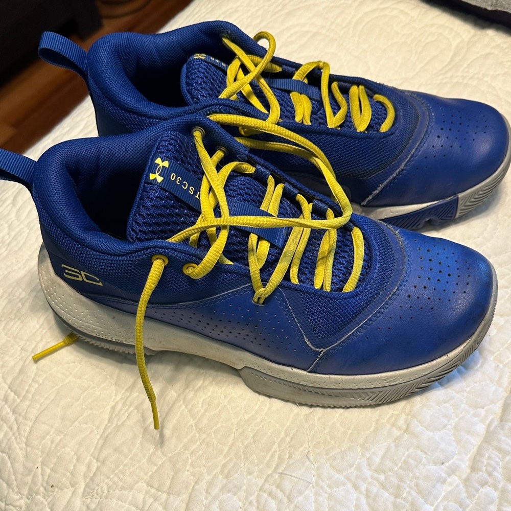Under Armour Kids Blue and Yellow Sneakers size 6Y